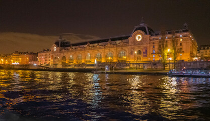 Musé d'Orsay at Night from Seine River - obrazy, fototapety, plakaty