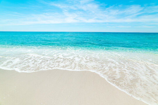 Turquoise water and white sand in Mari Ermi beach