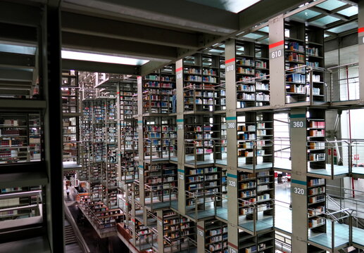 Biblioth&egrave;que Vasconcelos.. (Biblioteca Vasconcelos). Biblioth&egrave;que publique de la ville de Mexico. Vue int&eacute;rieure. Architecte Alberto Kalach, inaugur&eacute;e en 2007. Mexico, Mexique. 