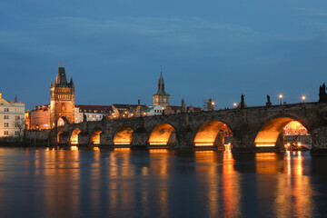 Fototapeta na wymiar Carlos bridge at night, Praga