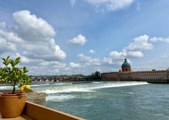 Fototapeta premium view of Toulouse from the Garonne