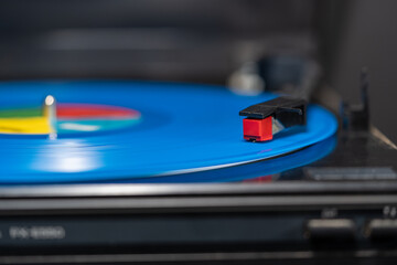 Fototapeta na wymiar playing a blue vinyl record on the record player
