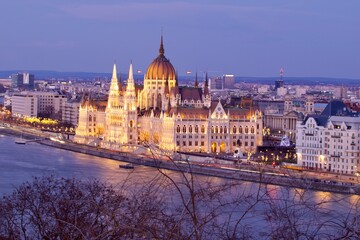 Fototapeta na wymiar hungarian parliament building at dusk, Budapest 