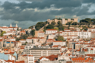 Fototapeta premium Lisbon, Portugal cityscape with historic Sao Jorge Castle and old town at sunset