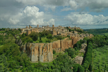 Fototapeta na wymiar Medieval village on a cliff Orvieto, Italy