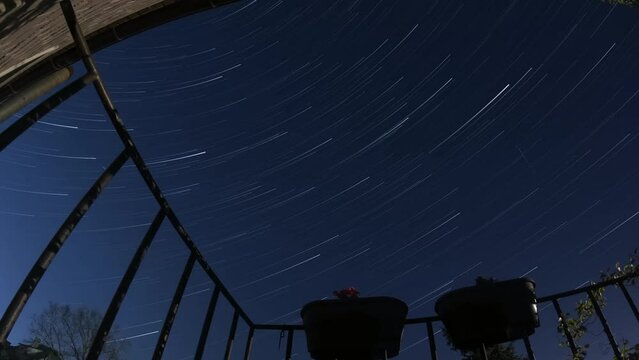 Start trail night timel apse blue sky