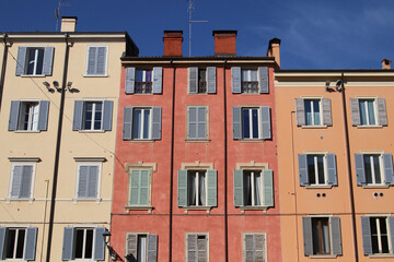Fototapeta na wymiar Facades and windows of italian houses in a typical historical city center