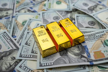 100 dollar bills with gold bars bullions