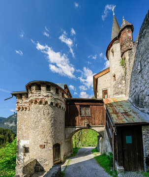 Austria, Tyrol, Nassereith, Entrance gate of Fernstein Castle