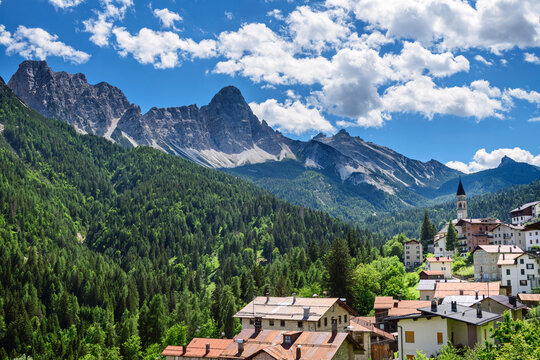 Italy, Veneto, Cibiana di Cadore, View of village in Dolomites during summer