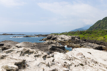 Fototapeta na wymiar Pacific coast at shihtiping scenic recreation area in hualien, taiwan