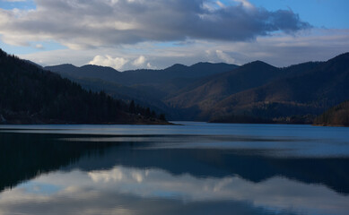Fototapeta premium Beautiful mountain lake Zaovine, Serbia