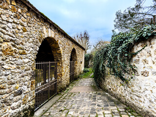 Naklejka premium Street view of old village Chevreuse in France