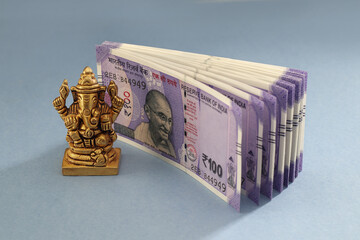 Hundred rupees Indian currency notes with Ganesha idol