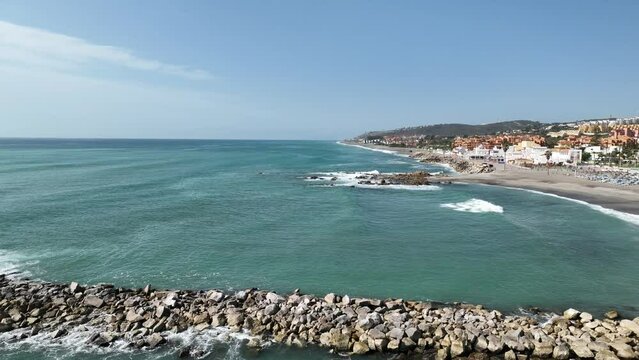 playa de la Duquesa o del castillo en la costa de Manilva, Andaluc&iacute;a