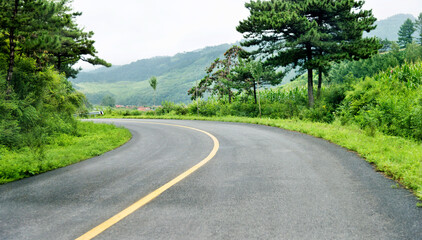 Naklejka premium Road turning in the hills
