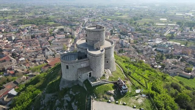The castle of Montesarchio is a historic structure that dominates the Caudina valley, on whose eastern end it is located. The architecture is located on a hill overlooking the town of the same name