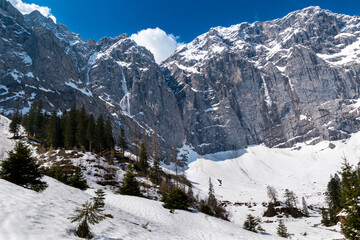 Fototapeta na wymiar View of the rock wall in Enger Grund amidst snowy alpine landscape with small snow avalanches