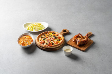 Pizza, bulgogi, pizza, pastry, bacon, cheese crust, cheese, sweet potato, cheddar cheese