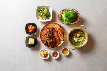 Fototapeta na wymiar Jokbal, pork feet, steamed, salted oysters, spicy, noodles, garlic Korean food dish 