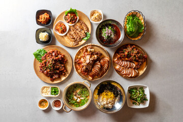 Fototapeta na wymiar Jokbal, pork feet, steamed, salted oysters, spicy, noodles, garlic Korean food dish 