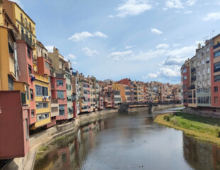 Fototapeta na wymiar Girona city views with river and houses 
