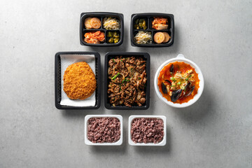 Stir-fried pork, fried pork, pork cutlet, spicy, stir-fried, lettuce, ssam Korean food,