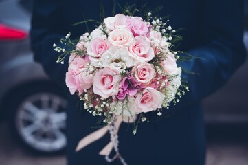 beautiful bouquet of wedding roses