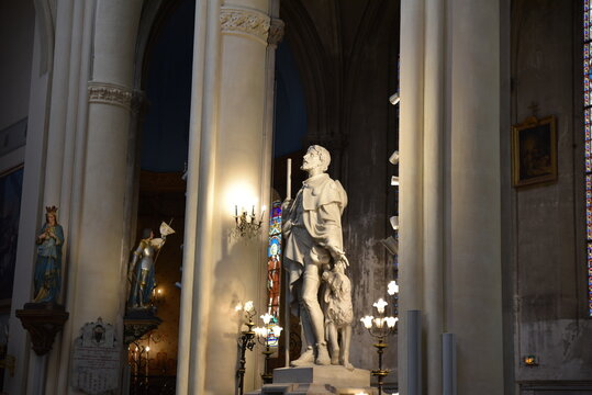 Statue en marbre de saint Roch &agrave; Montpellier. France