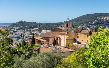 Fototapeta na wymiar View to the old town and St. Paul church of Hyeres (Hyères), France