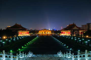 Fototapeta na wymiar 台湾 台北市 夜の中正紀念堂、自由広場