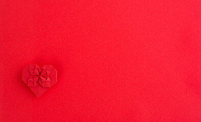 Obraz premium Red origami heart on red background