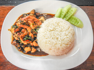 Fried rice with seafood and basil is a delicious and flavorful dish that combines the freshness of seafood with the aromatic taste of basil. The combination of succulent shrimp, tender squid, plump.