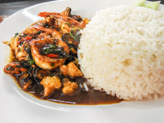 Fried rice with seafood and basil is a delicious and flavorful dish that combines the freshness of seafood with the aromatic taste of basil. The combination of succulent shrimp, tender squid, plump.