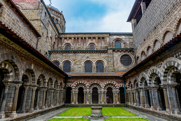 Fototapeta premium Cloître de la Cathédrale du Puy-en-Velay