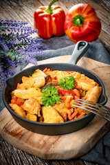 Fried chicken with vegetables.