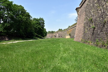 Fototapeta na wymiar Festungsrundweg in Neuf-Brisach im Frühling