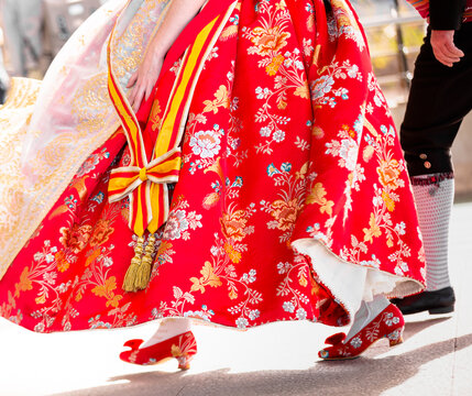 girl in Valenciana dress, sometimes also called a traje de fallera, fallera costume in english