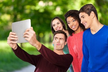 Fototapeta premium Happy young students group having fun, do photo