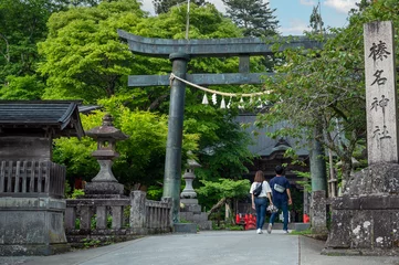 Fotobehang 榛名神社　入口の鳥居と随神門／群馬県 © sima-box