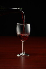 Copa de vino siendo servida