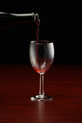 Copa de vino siendo servida