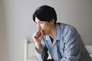 日本人男性はベッドで気分が悪くなりました