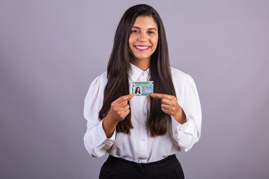 Brazilian businesswoman with driver's license. Translation in English (national driver's license)