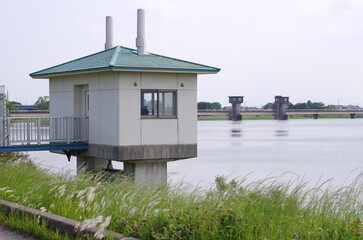 小貝川の福岡堰と鍋沼排水樋管