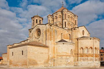 Fototapeta na wymiar Romanesque and gothic church. Colegiata de Toro. Castilla León, Spain