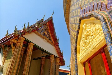 The curved walkway around the circular cloister of Wat Ratchabophit, The temple was built during...