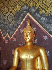 Buddha statue at the entrance gate of main chapel in Wat Phra Sri Rattana Mahathat, Phitsanulok province.