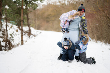 Fototapeta na wymiar Daughters on a hands of dad in winter forest.
