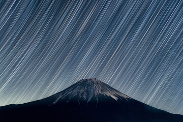 富士山と田貫湖と満天の星空、大晦日の夜